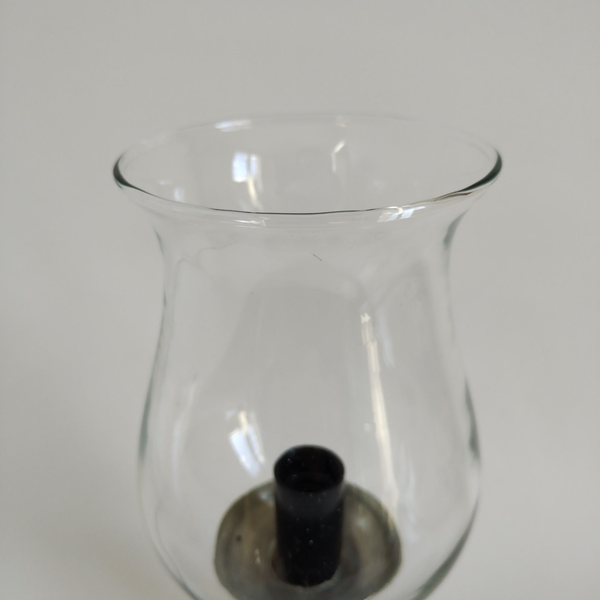 Vintage lamp consisting of a glass tulip-shaped fireplace and a pewter foot