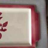 Cake dish bird pattern on its branch in red and white tones
