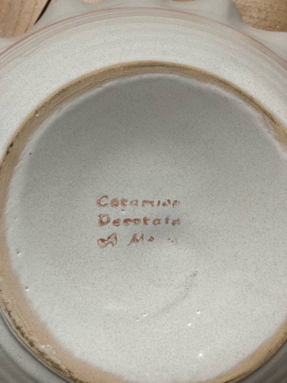 Fruit bowl decorated with coloured flowers