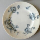 Set of 8 flat plates, Givors faience, daisy model