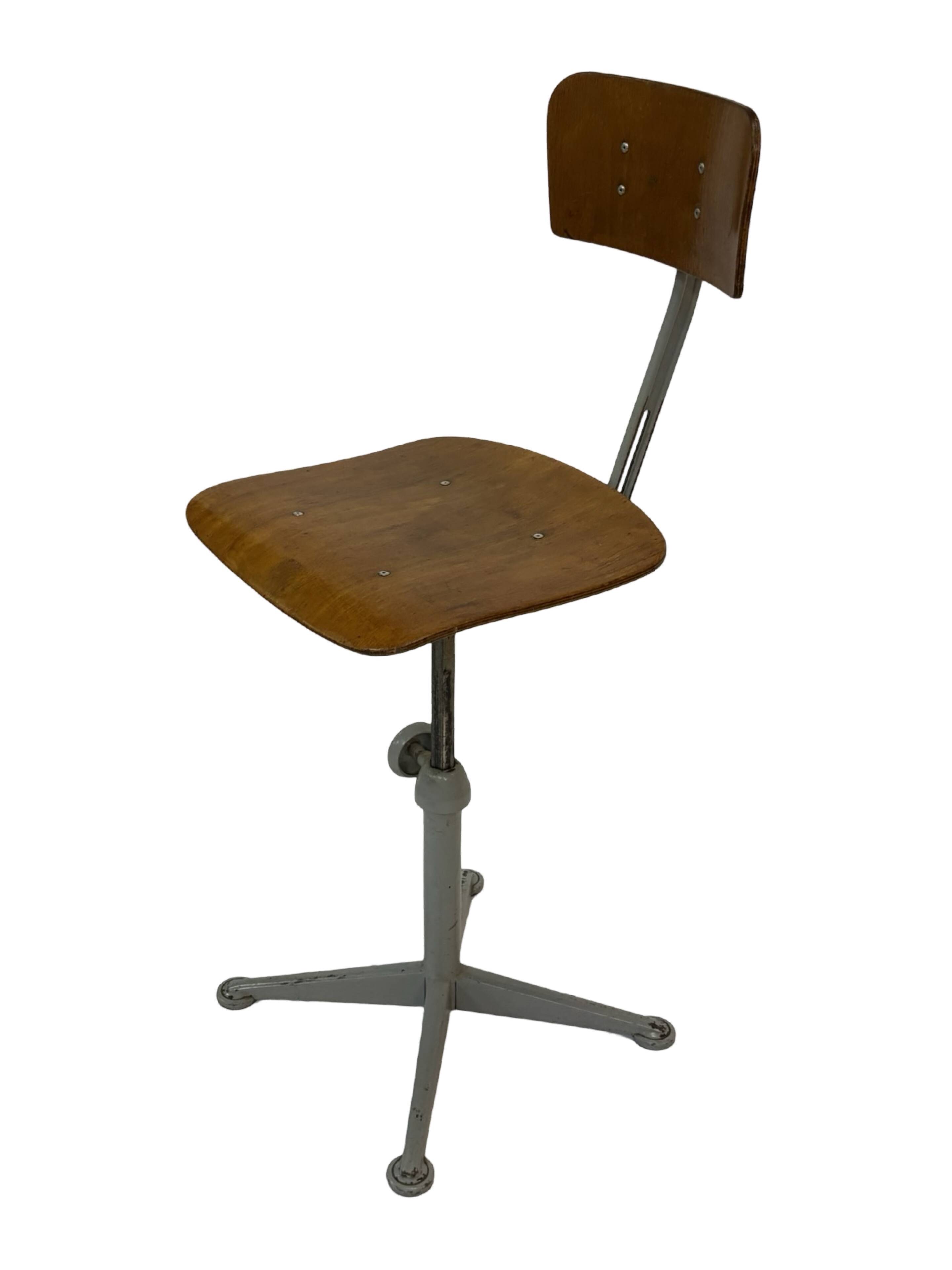 Vintage Friso Kramer chair from Ahrend de Cirkel dutch design