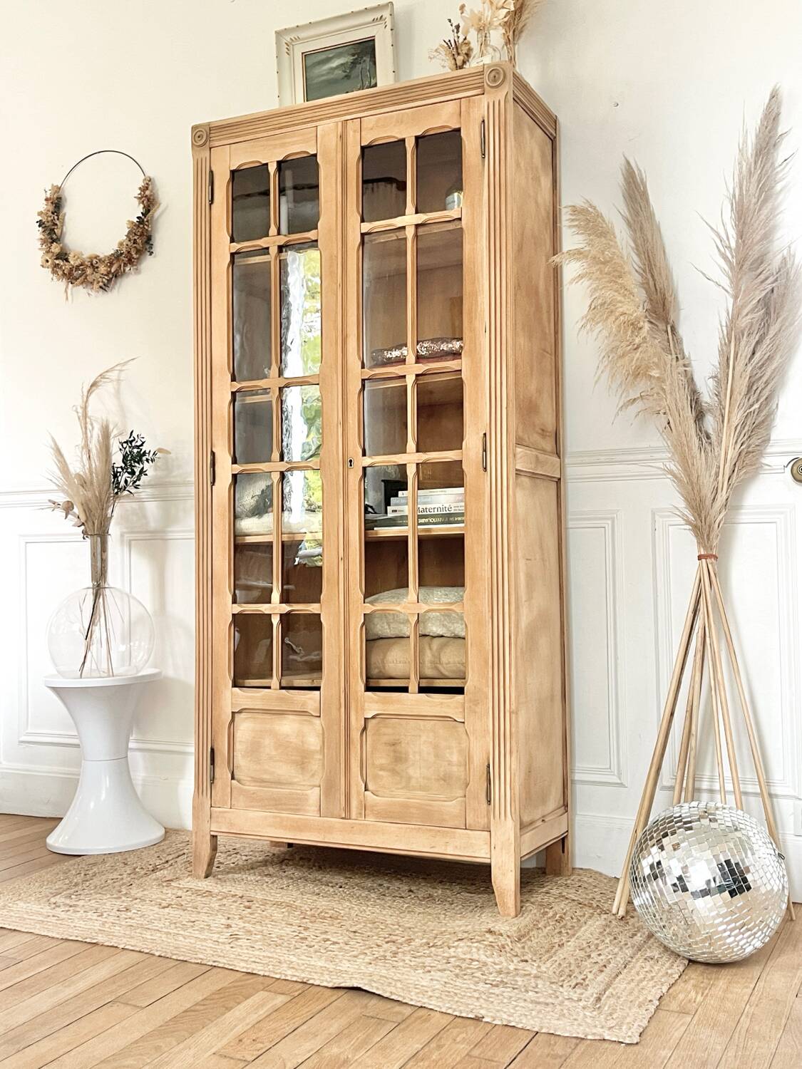 Armoire vitrée parisienne