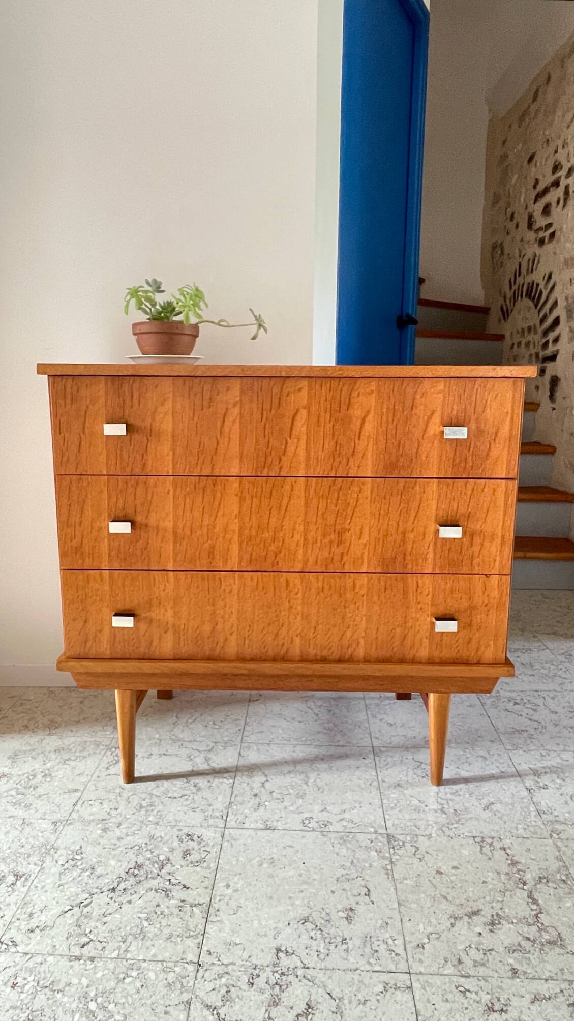 Vintage design geometric chest