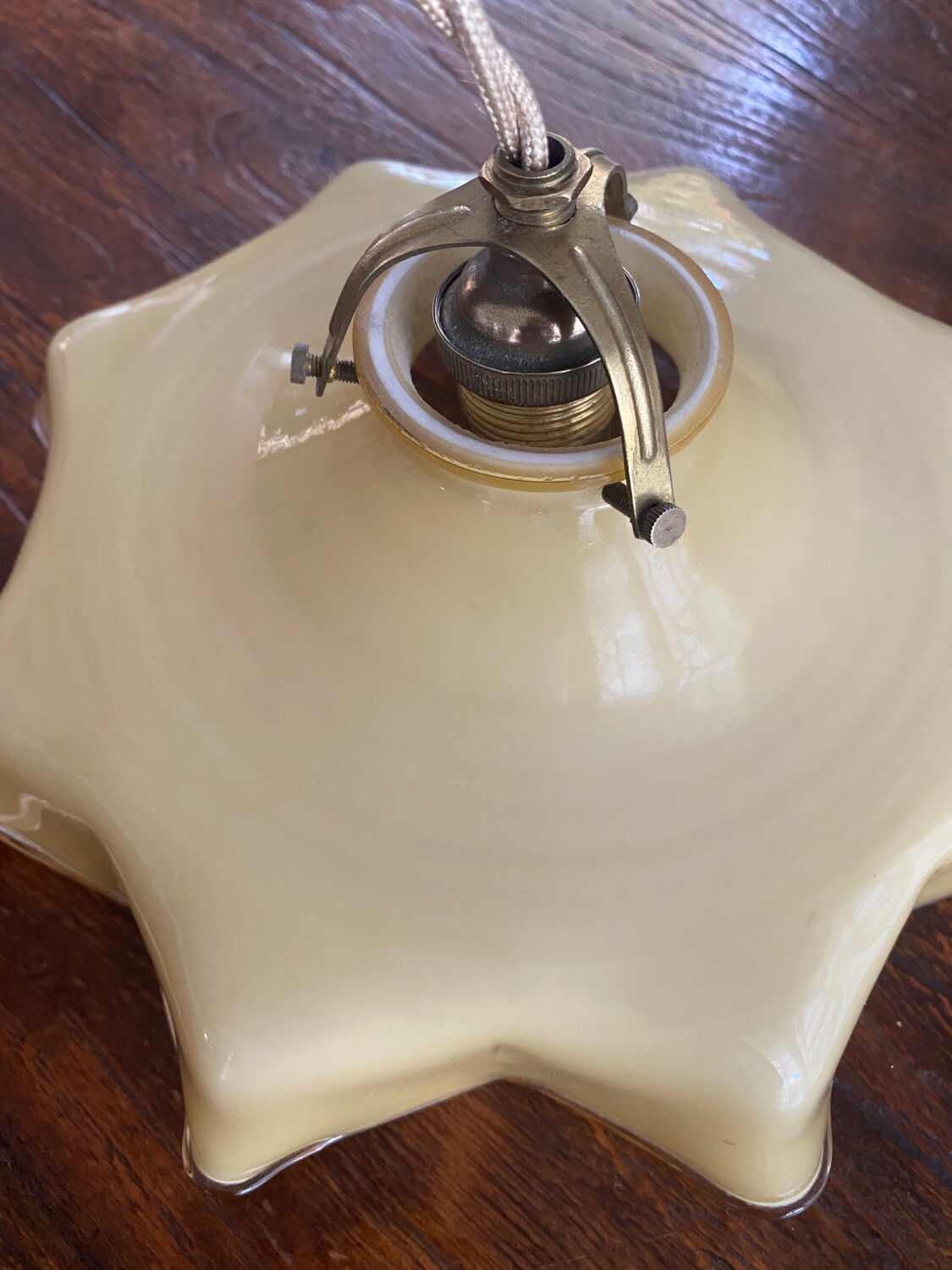 Suspension lamp in opaline