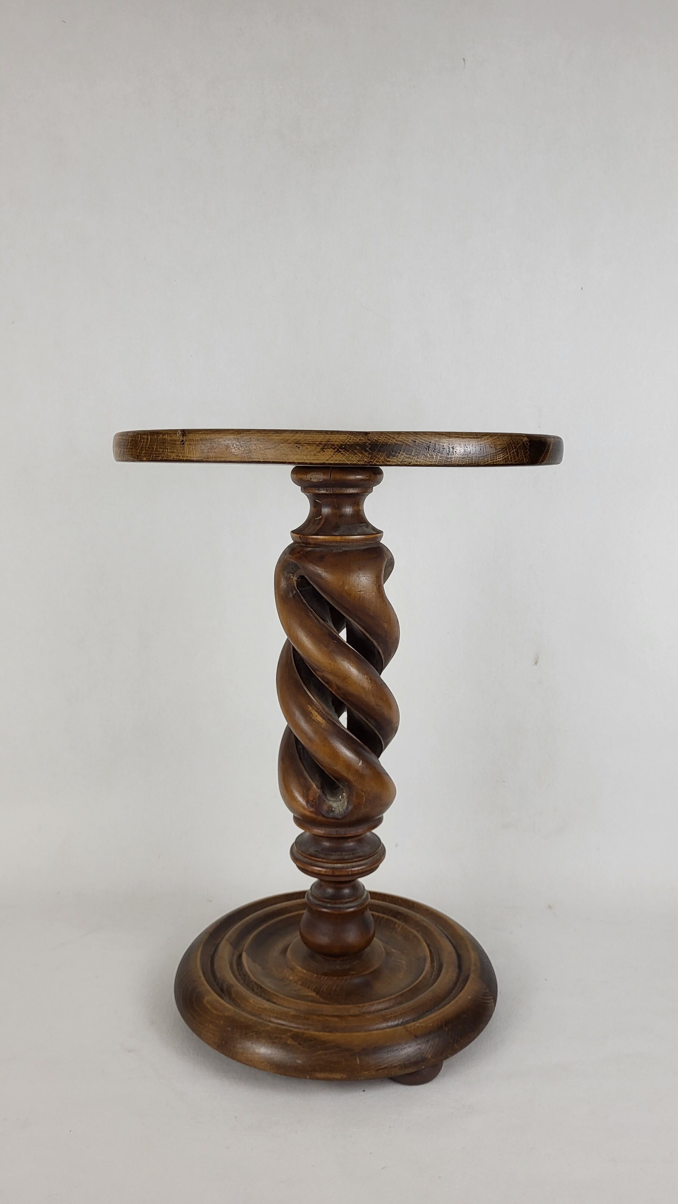Table pedestal table / Fifth wheel Twisted foot