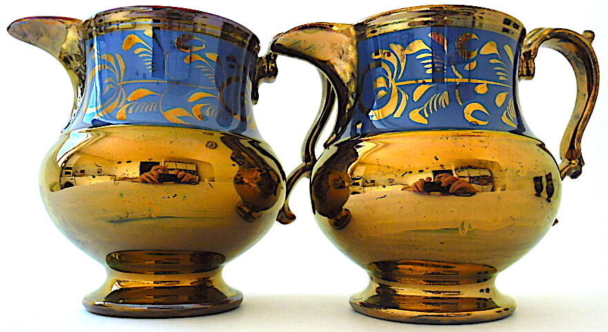 Paire de pichets en faïence lustrée du Staffordshire dite faïence de "Jersey"