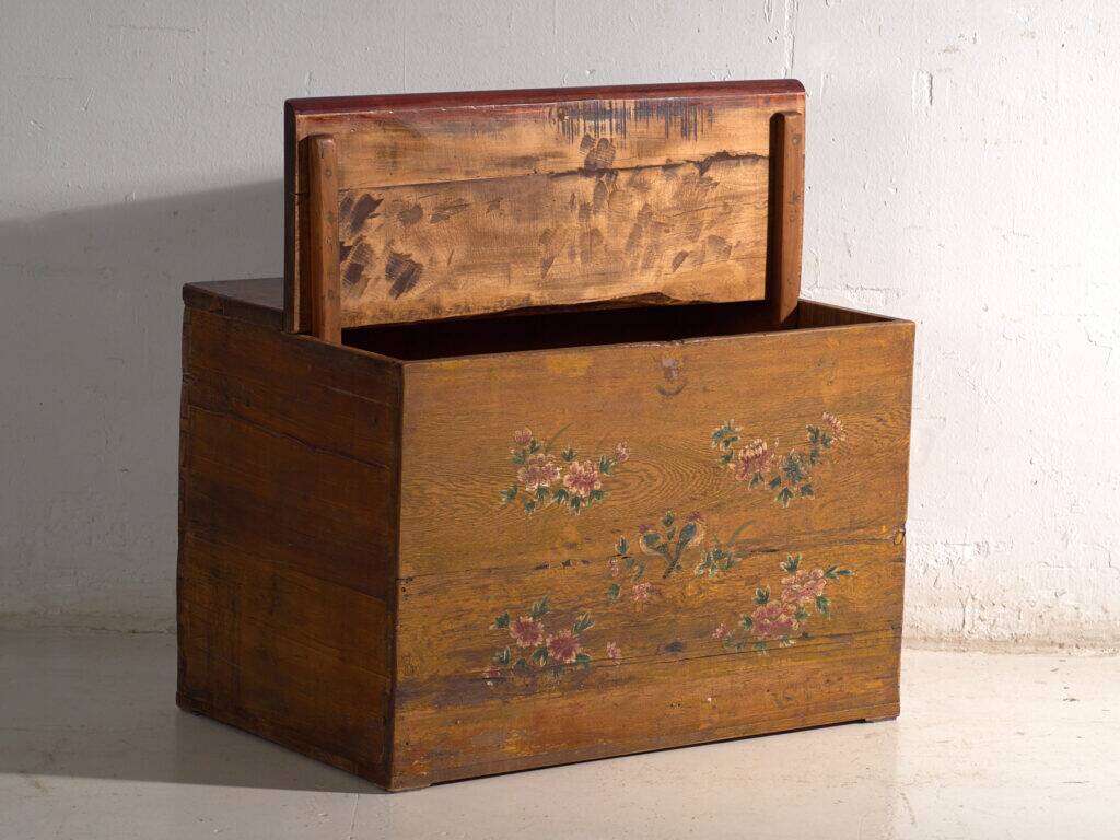 Antique Chinese chest with painted flowers in elm – China, circa 1900