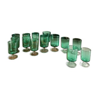 Service of 14 vintage foot glasses