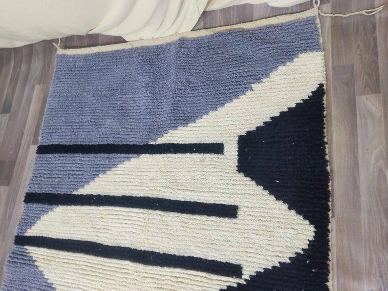 Traditional handwoven Berber rug, size 100 x 200 cm
