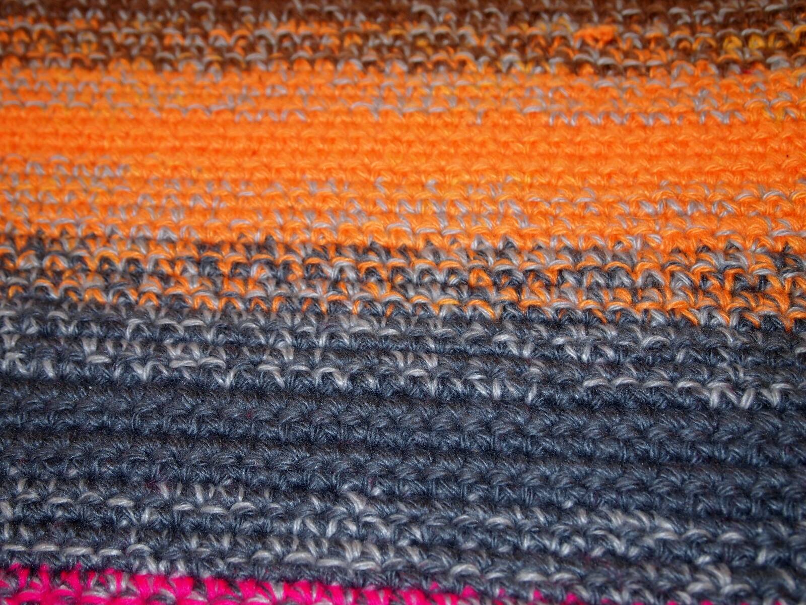 Tapis Contemporain Strié ORA en Laine, 2021, Élégance Moderne