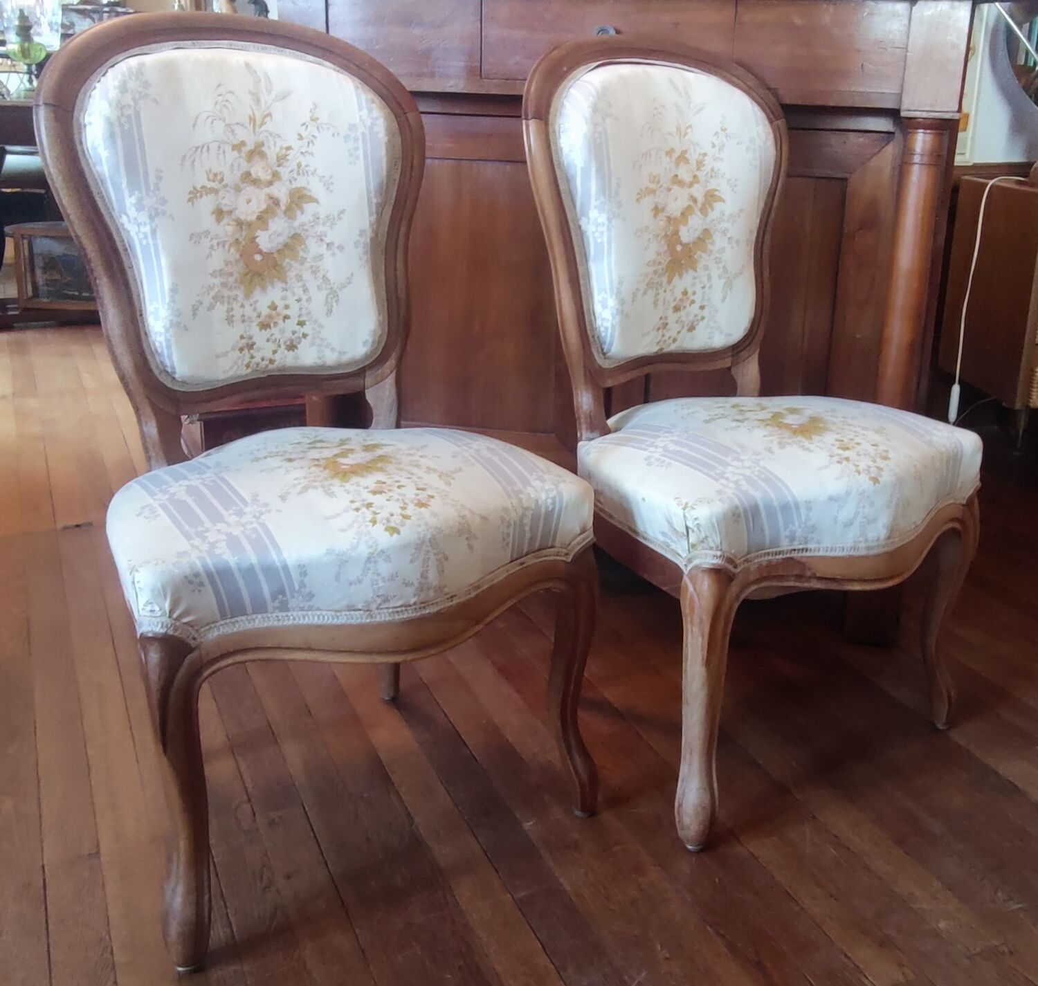 Paire de chaises style Louis XV