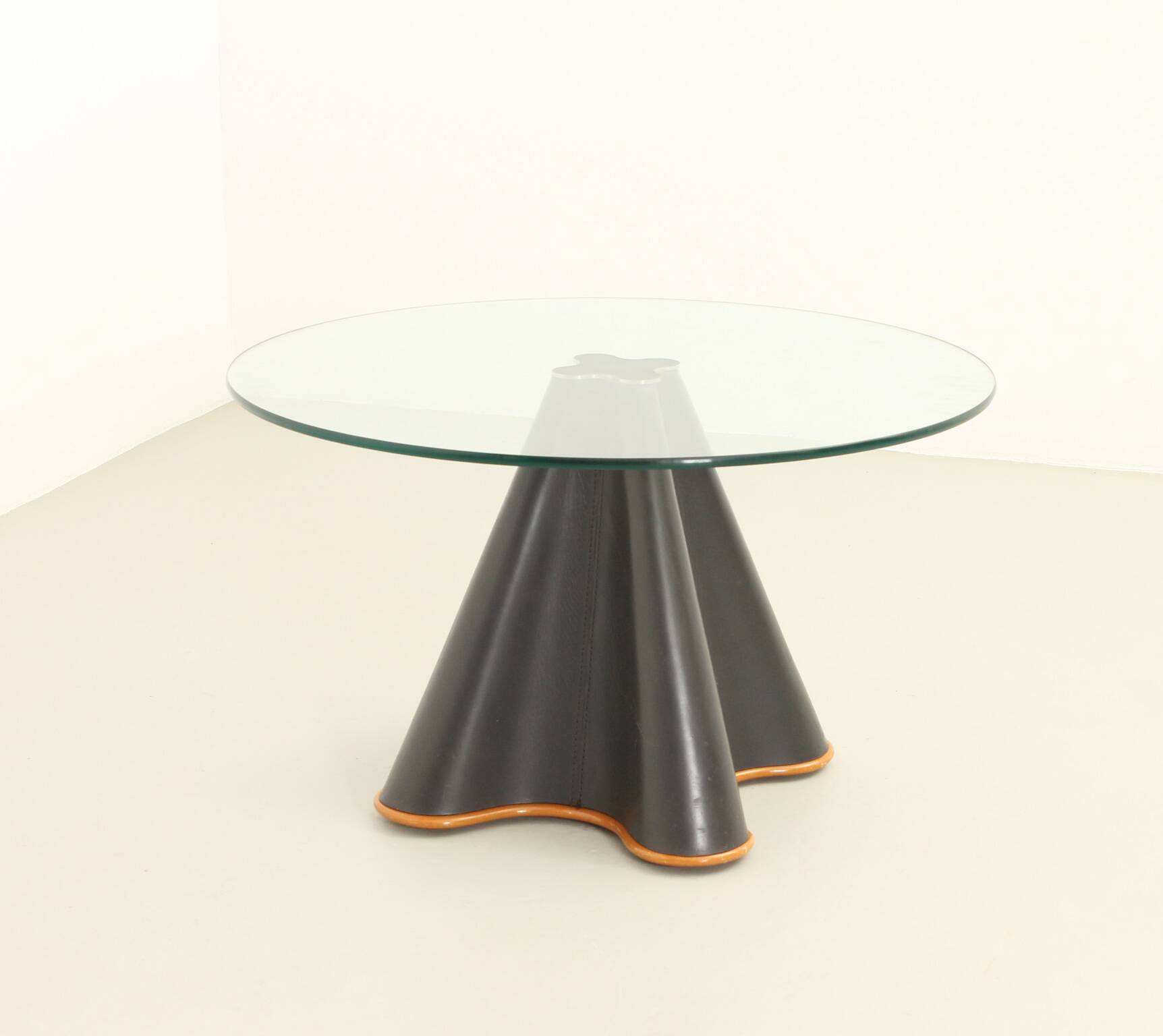 Trébol side table by Oscar Tusquets for Casas, Spain, 1993
