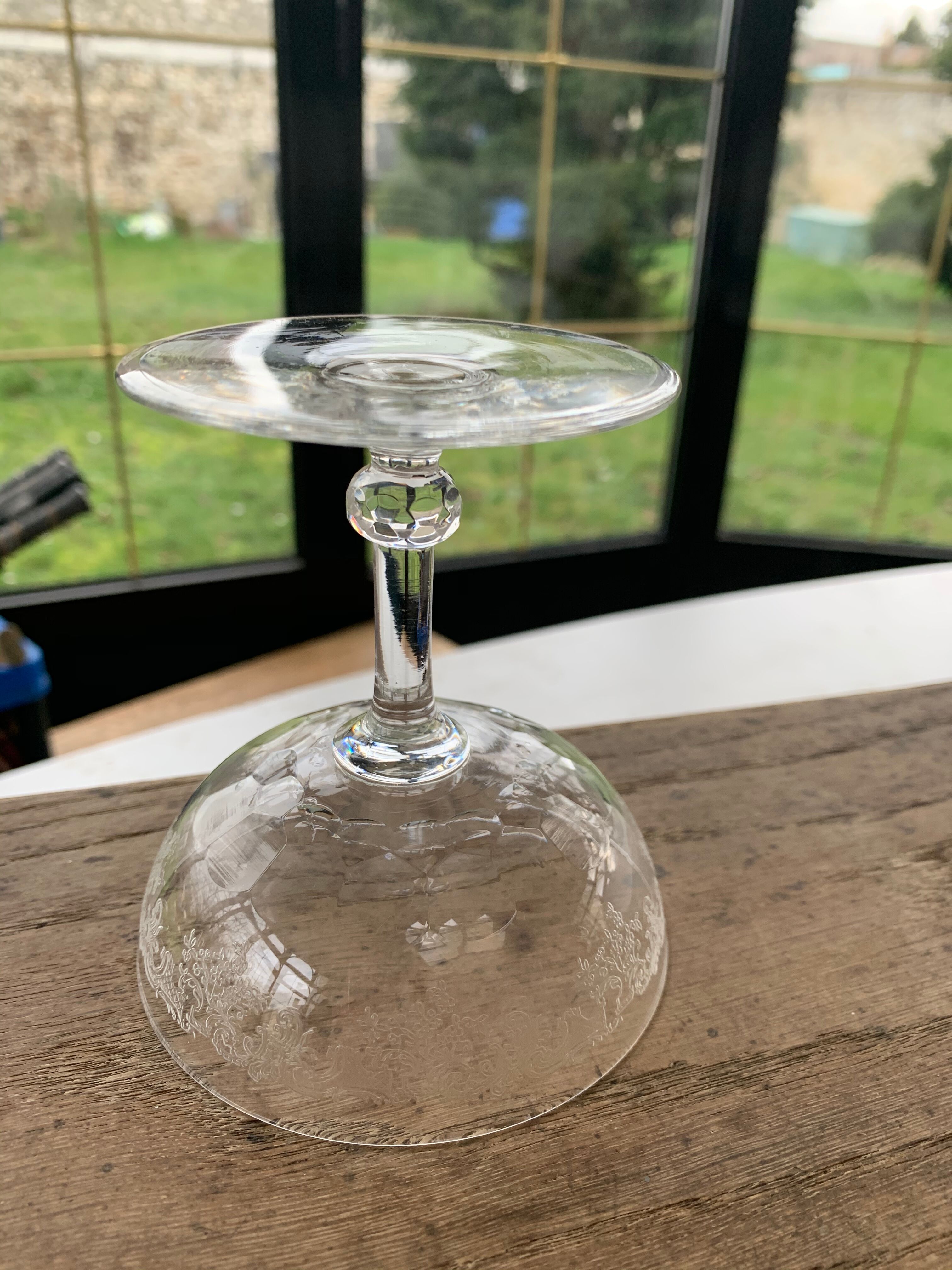 6 art deco champagne glasses with floral frieze