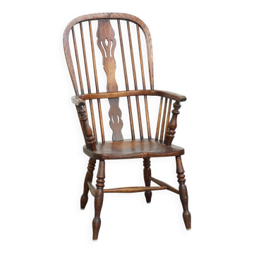 Antique English highback Windsor dining chair with patina