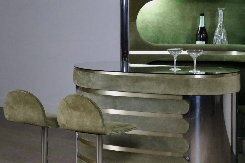 Suede and chrome dry bar with barstools in green by Willy Rizzo, Italy 1970s