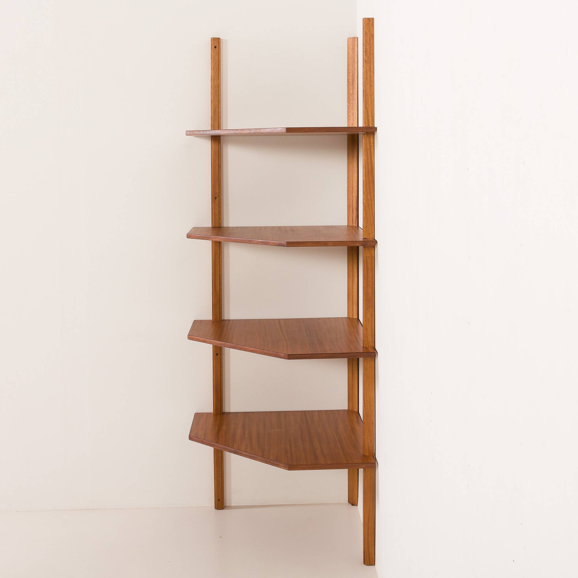 Meuble d'angle mural italien du milieu du siècle, années 1970