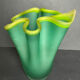 Vase mouchoir en verre dépoli