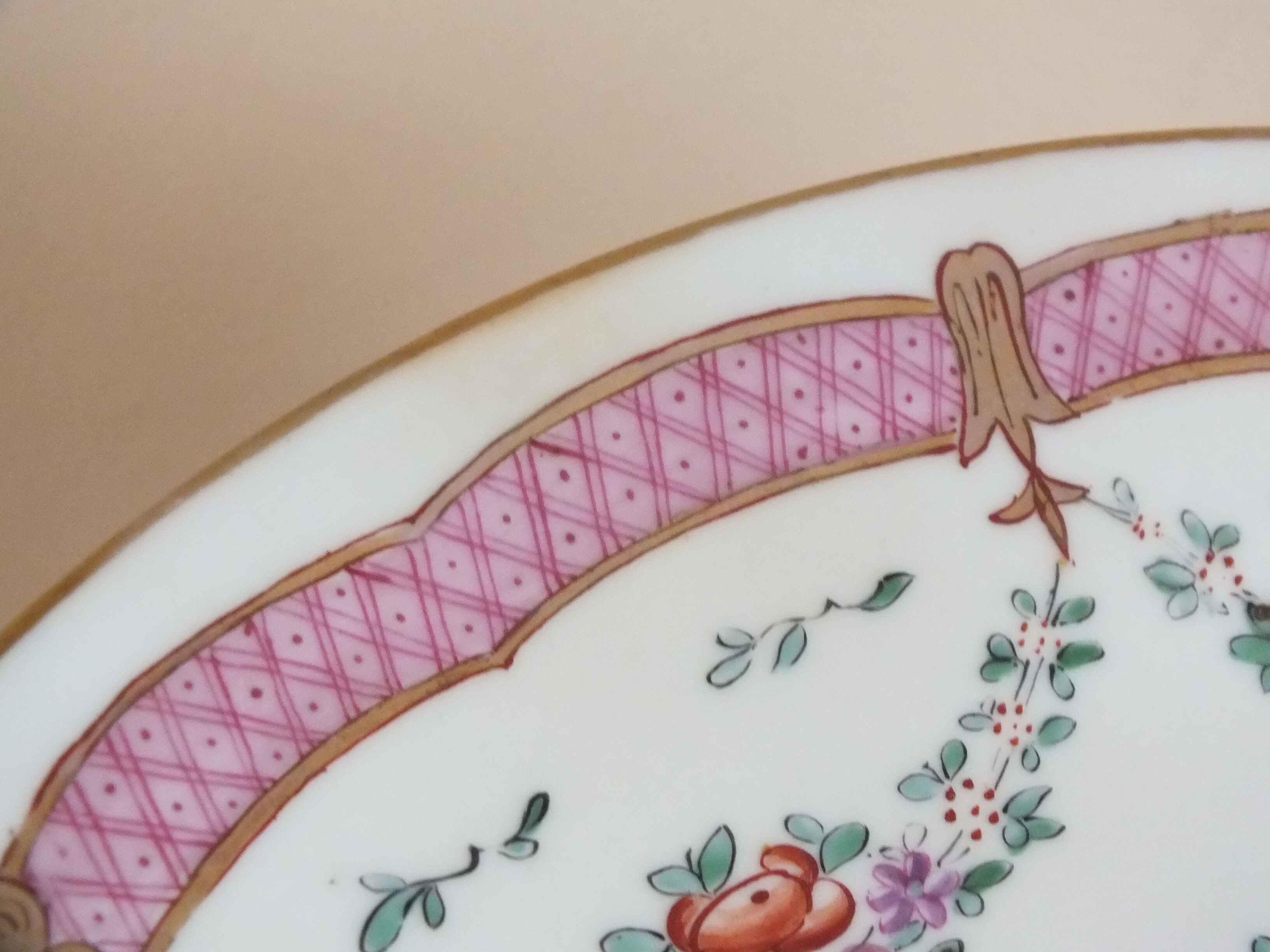 Antique porcelain dish signed - Flèches croisées, Paris