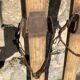 Paire de skis en bois vintage