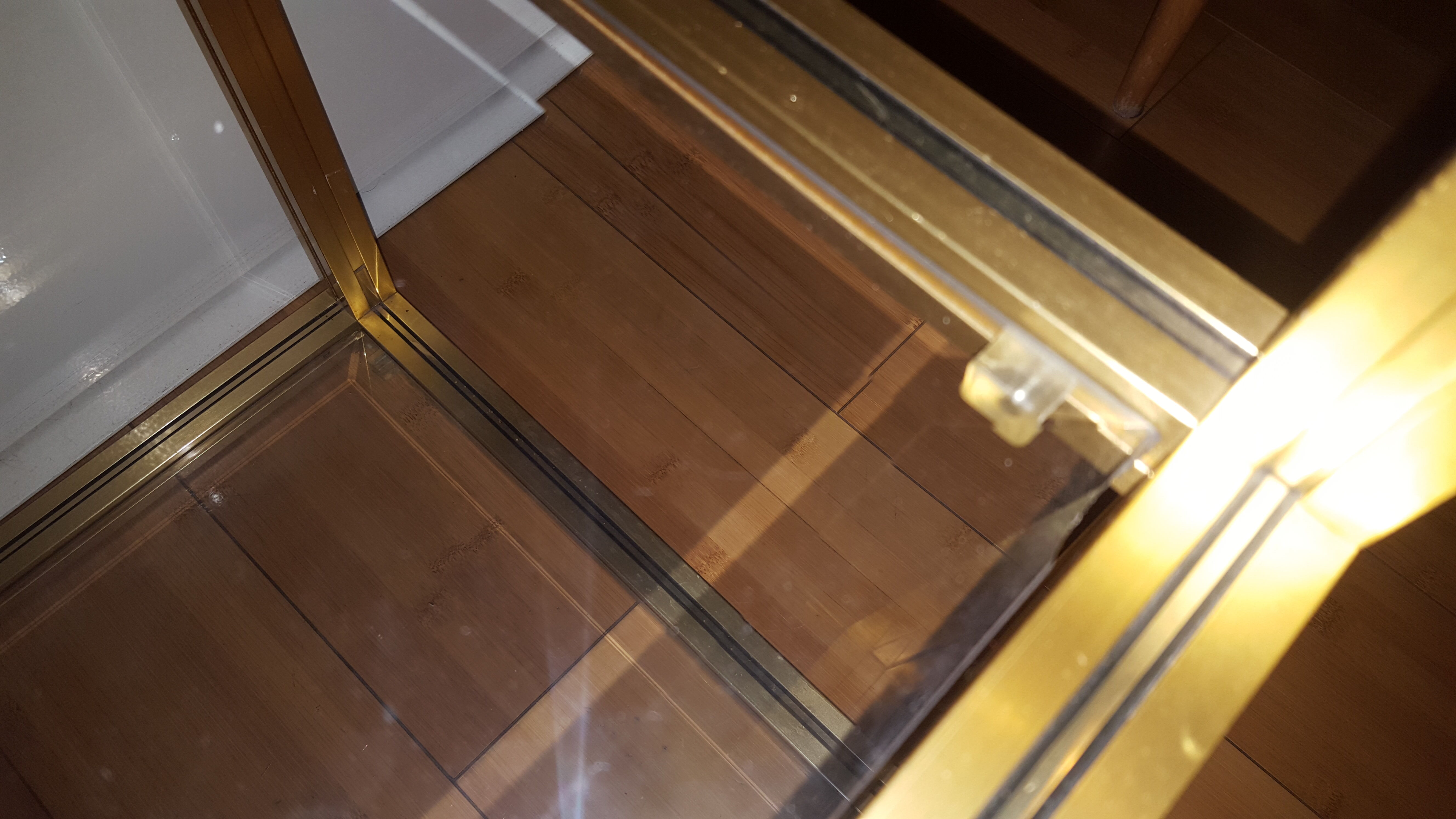 Table design Pierre Vandel