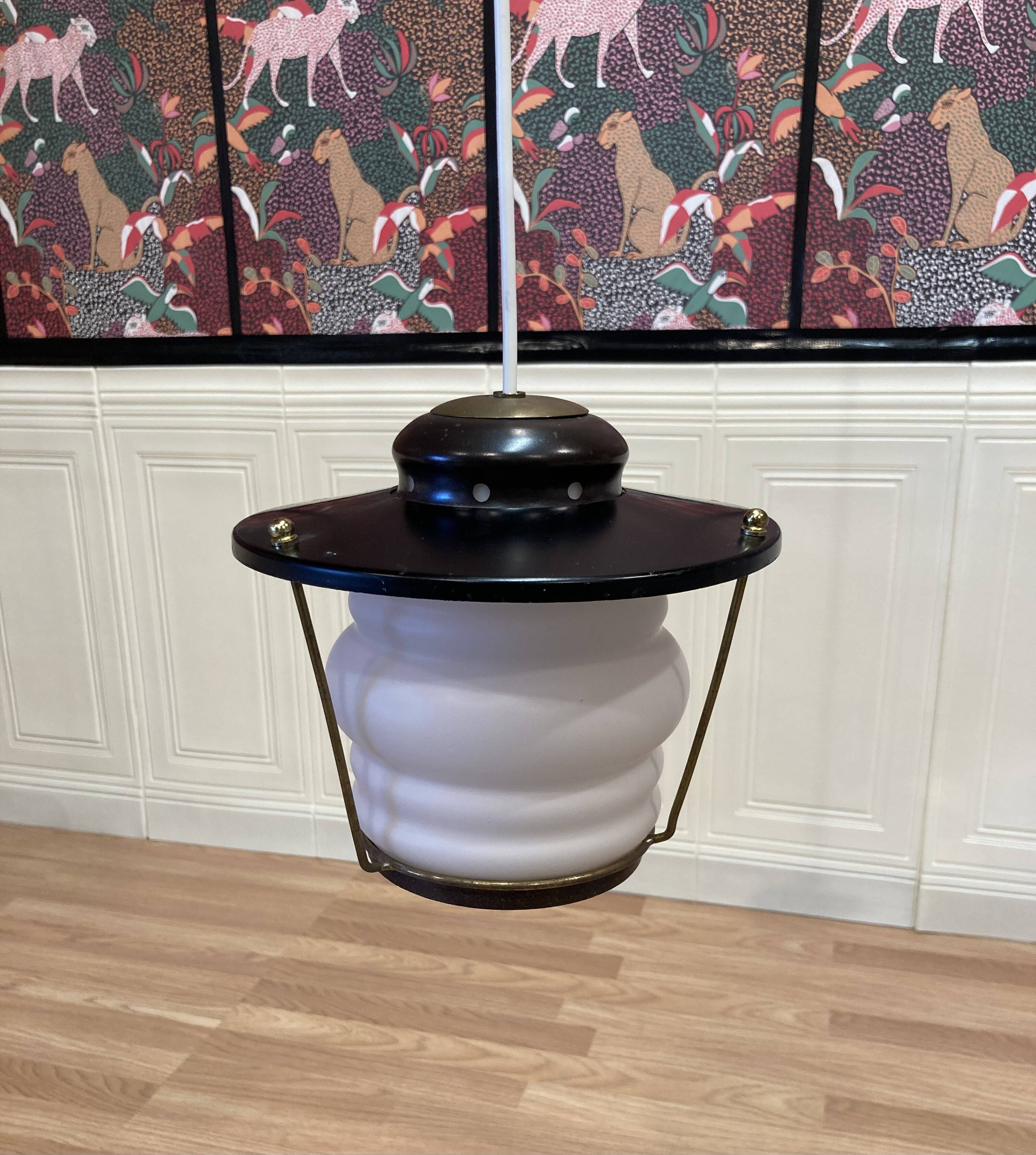 Opaline suspension in Scandinavian design from the 1950s.