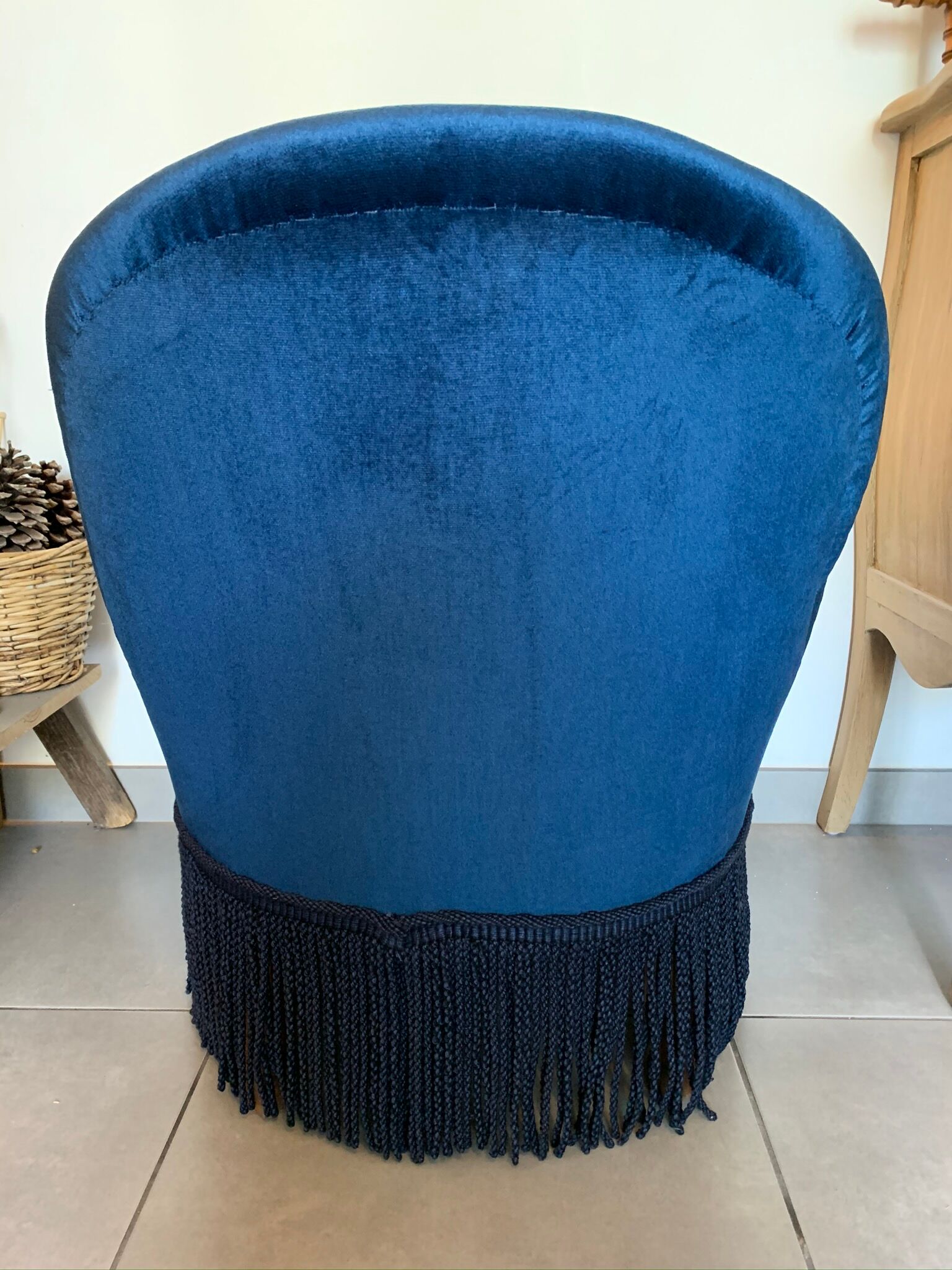 Blue velvet toad armchair