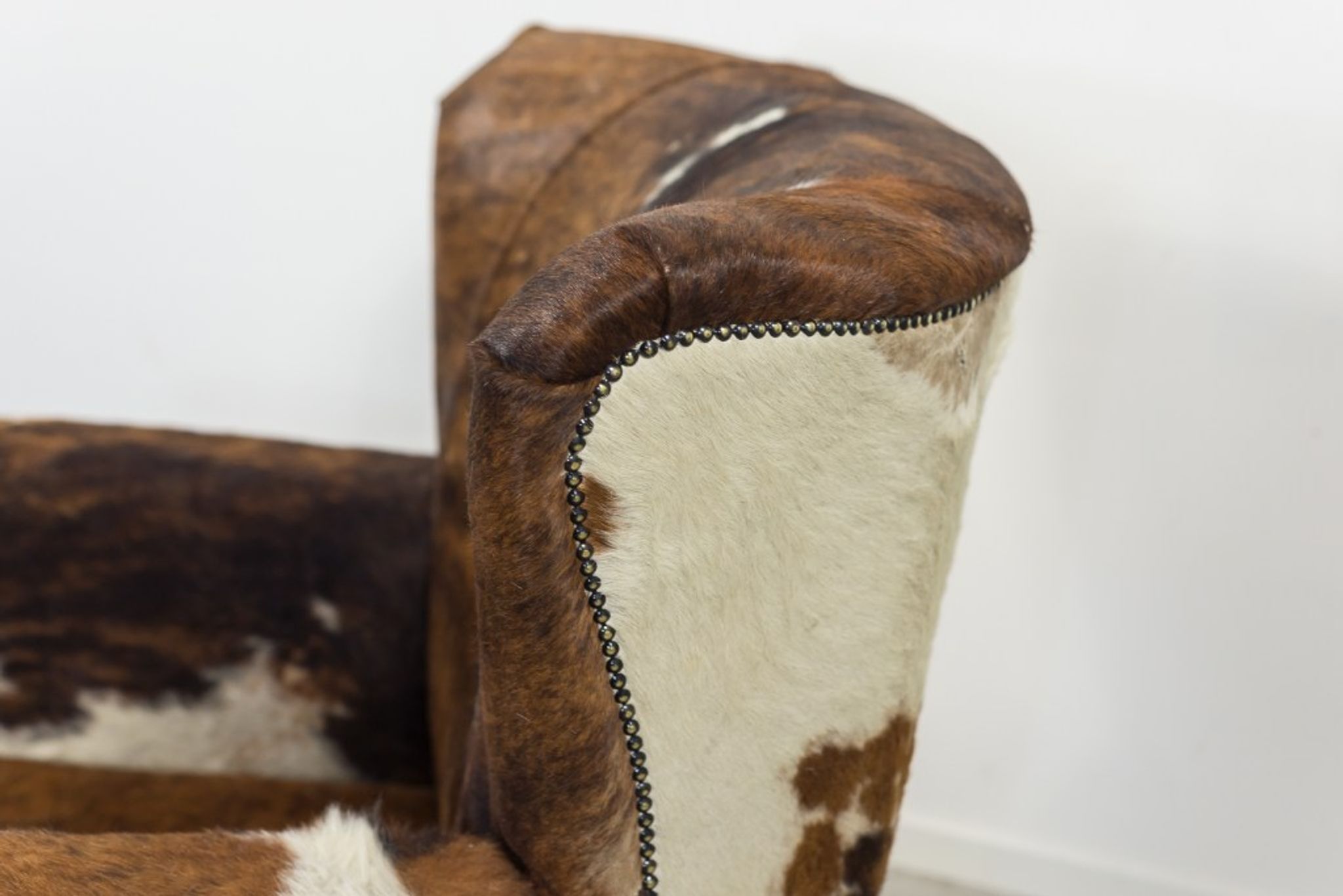 Fauteuil art déco en peau de vache