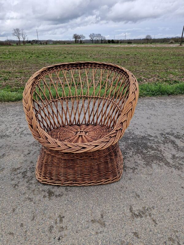 Ancien fauteuil trone corbeille en osier tressé