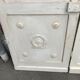 Paire de portes identiques avec moulure bois