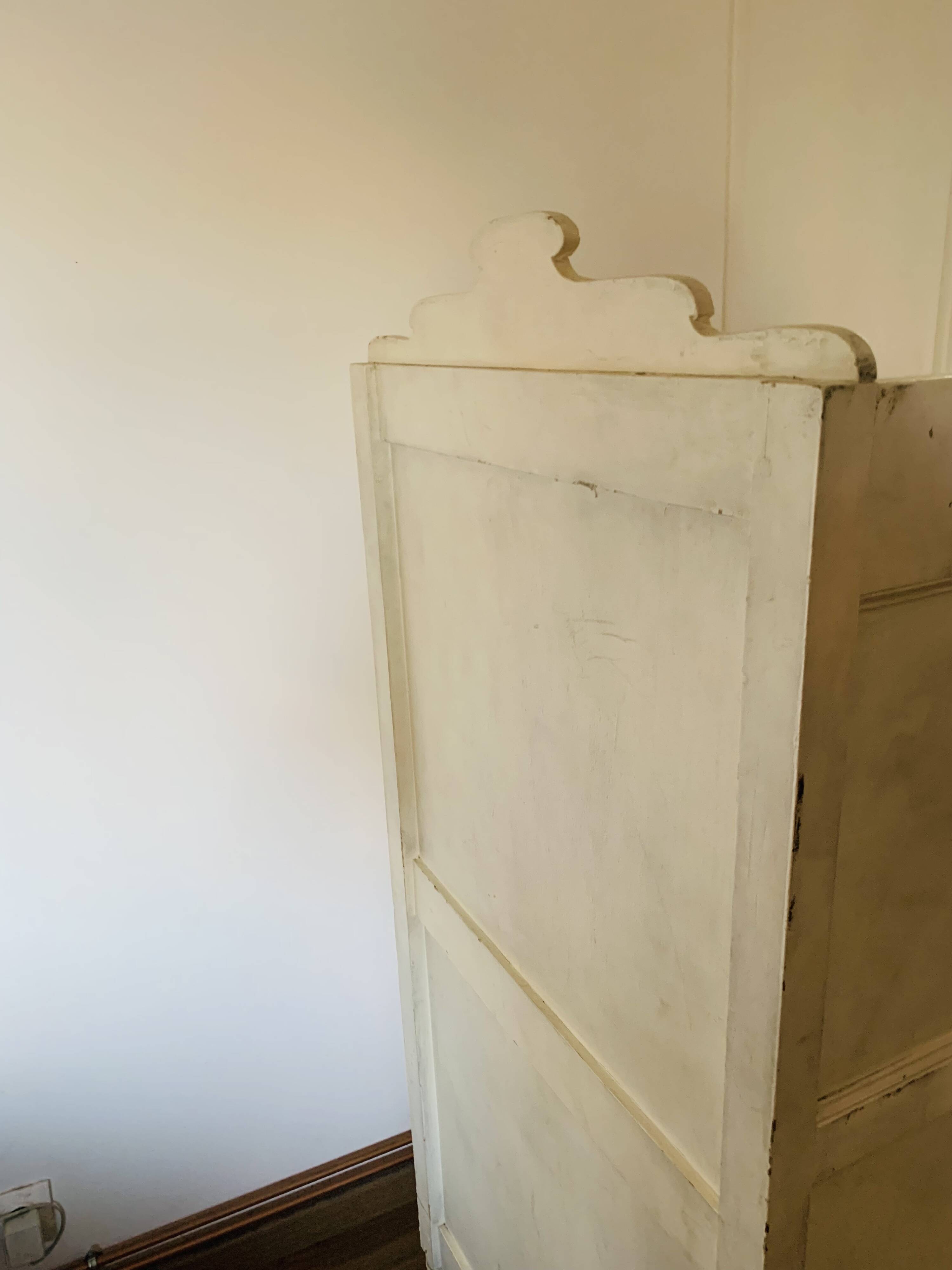 1-door wardrobe with cornice