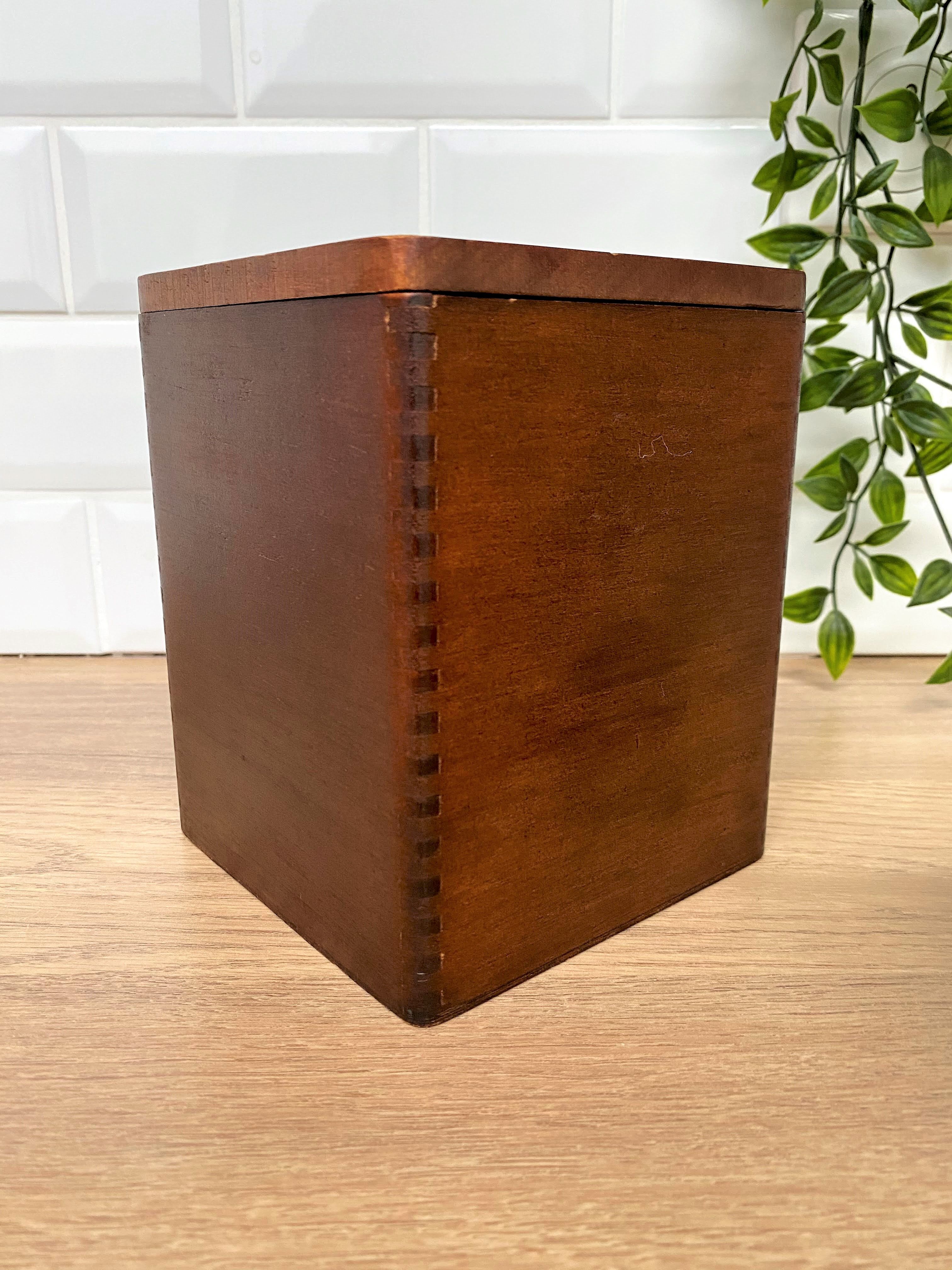 Série de 4 pots à épices en bois