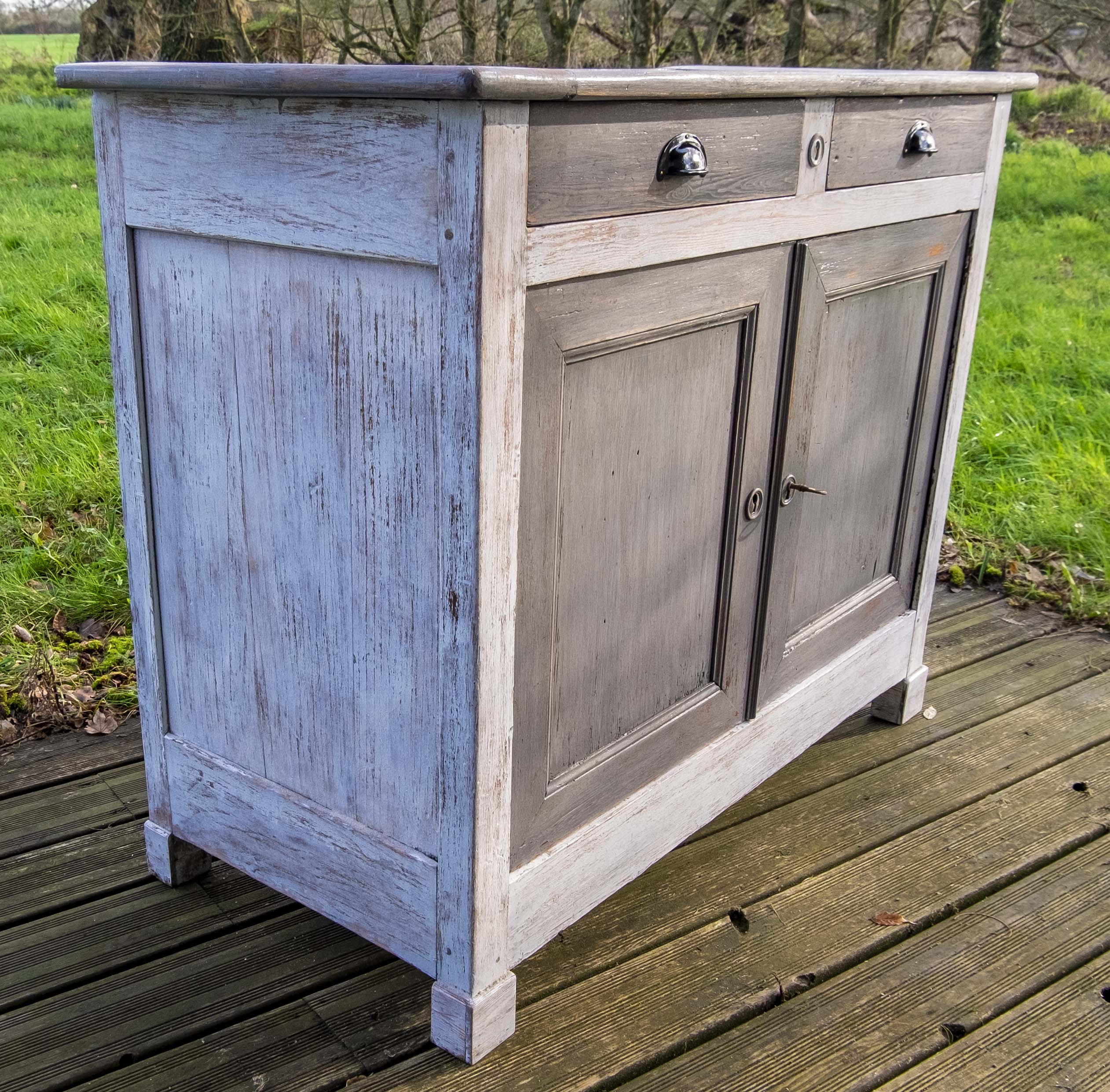 Buffet de campagne patiné