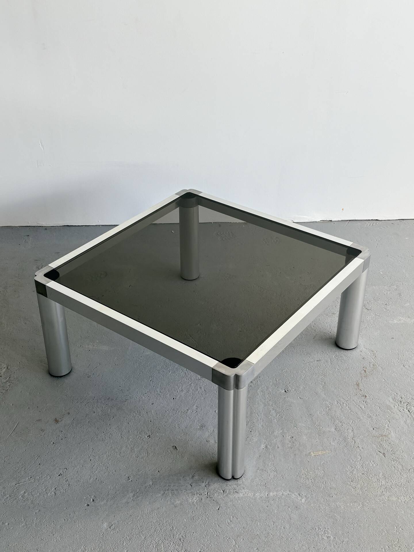 Table basse moderniste par Kho Liang Ie, années 1970