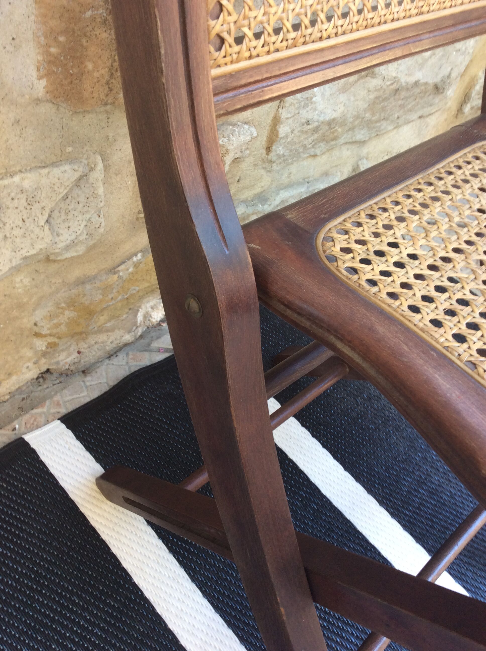 Folding chair canned