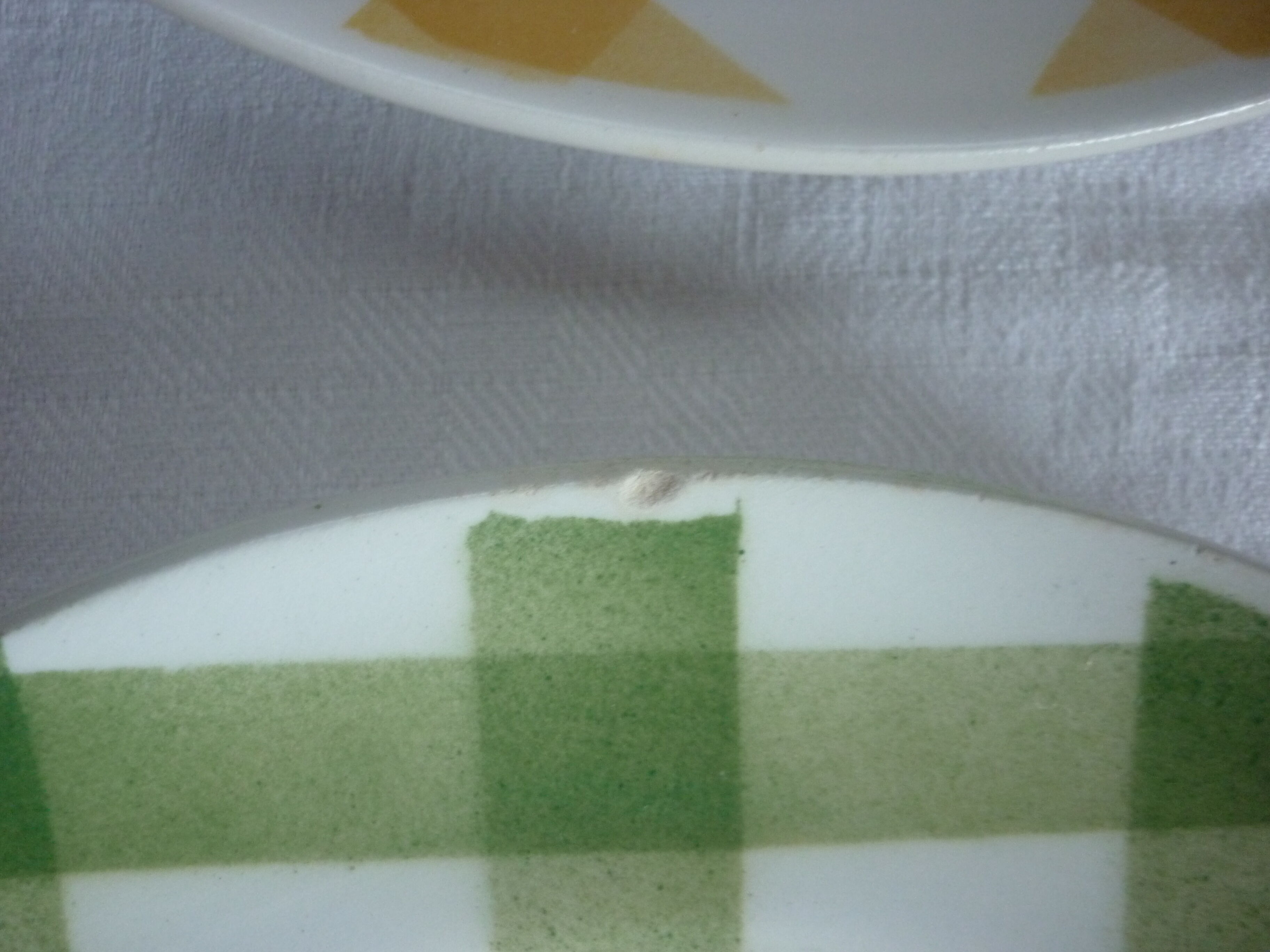 Lot of 6 plates mill of wolves model tablecloth
