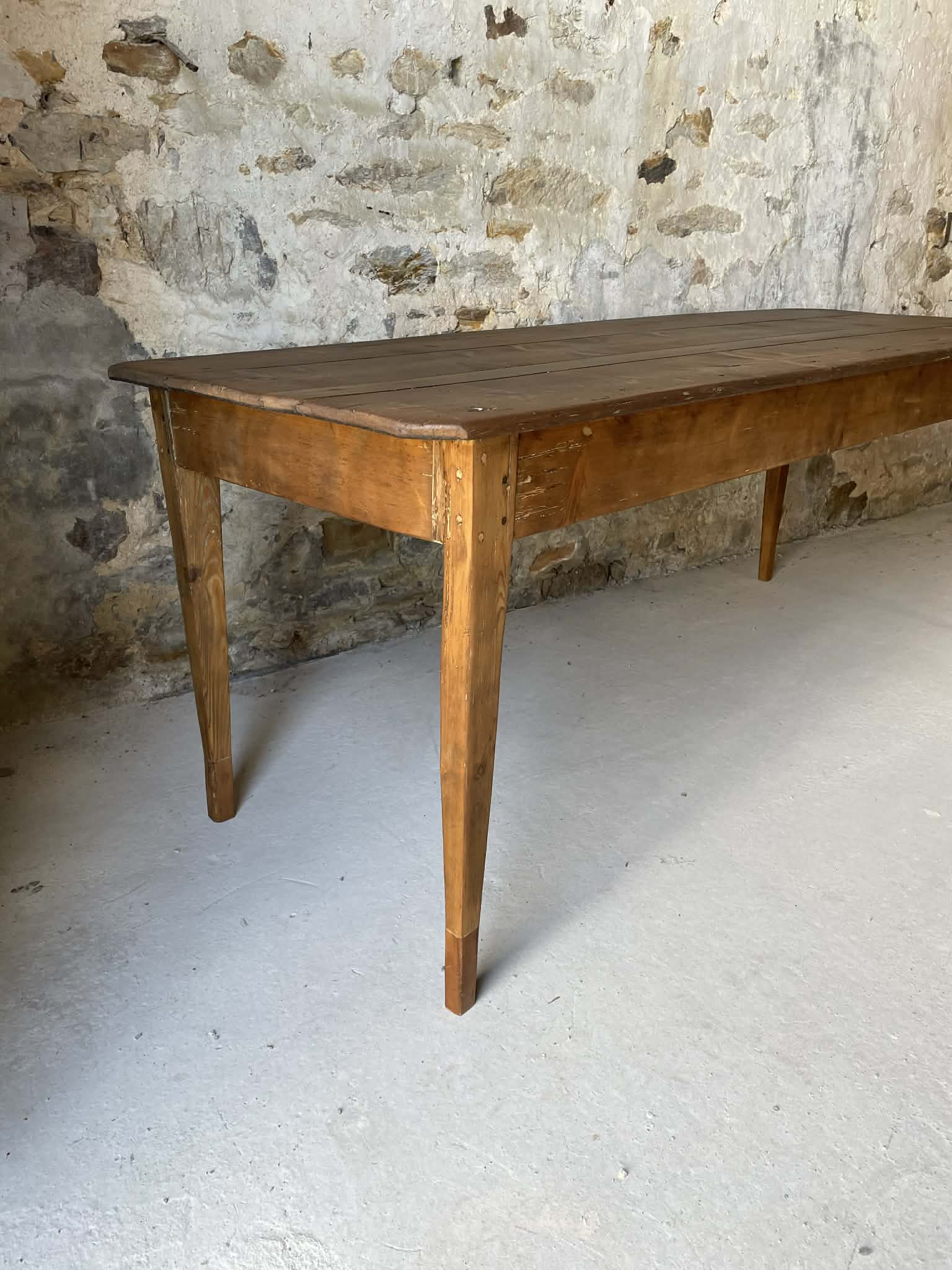 Antique wooden table with tapered legs – 200 cm