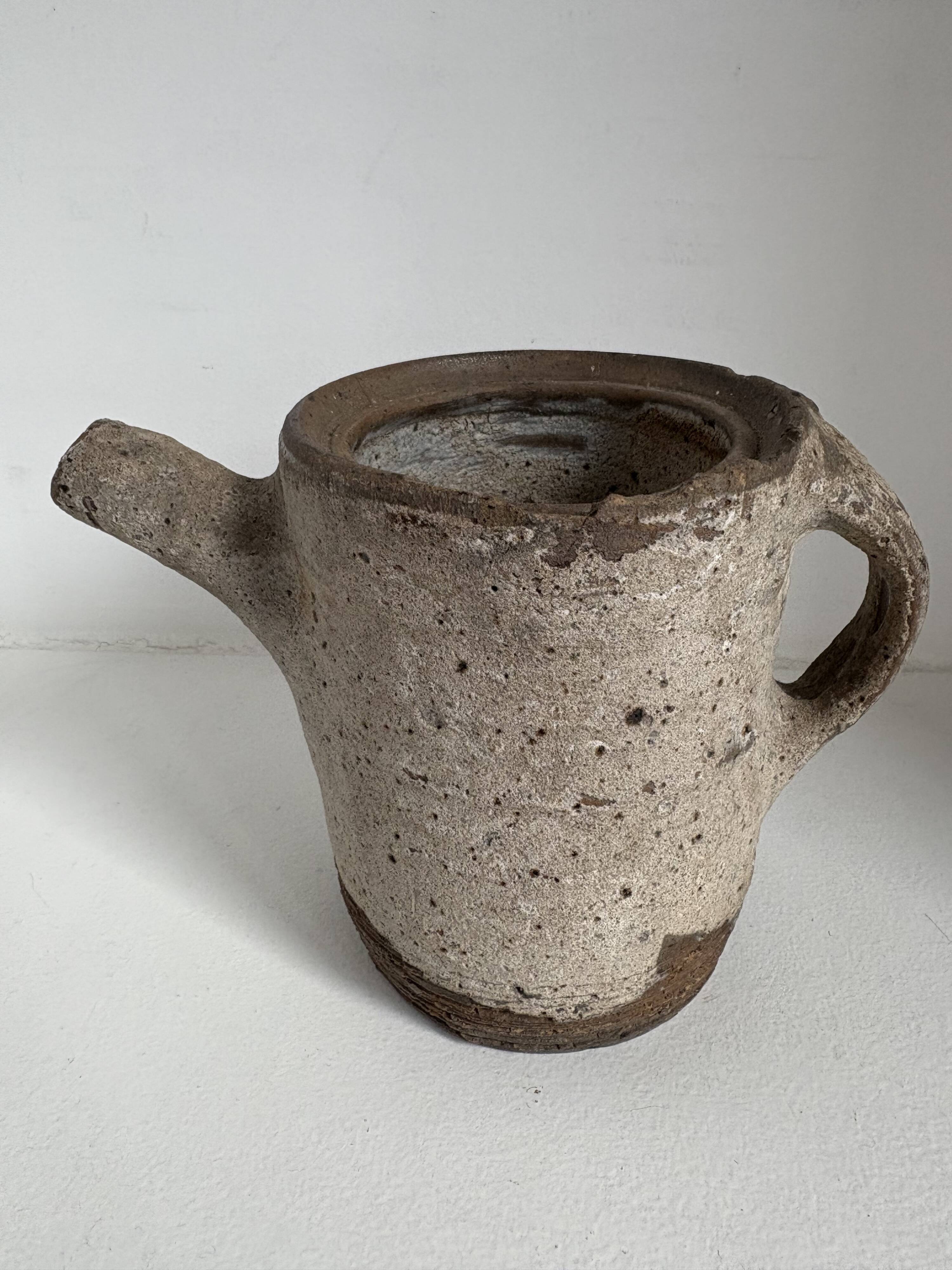 Set of 19 decorative items