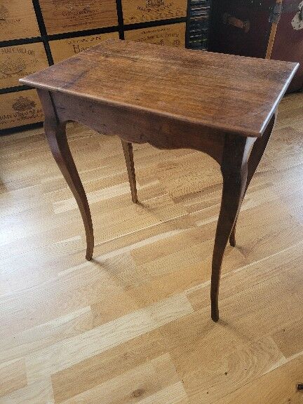 Table in solid oak.