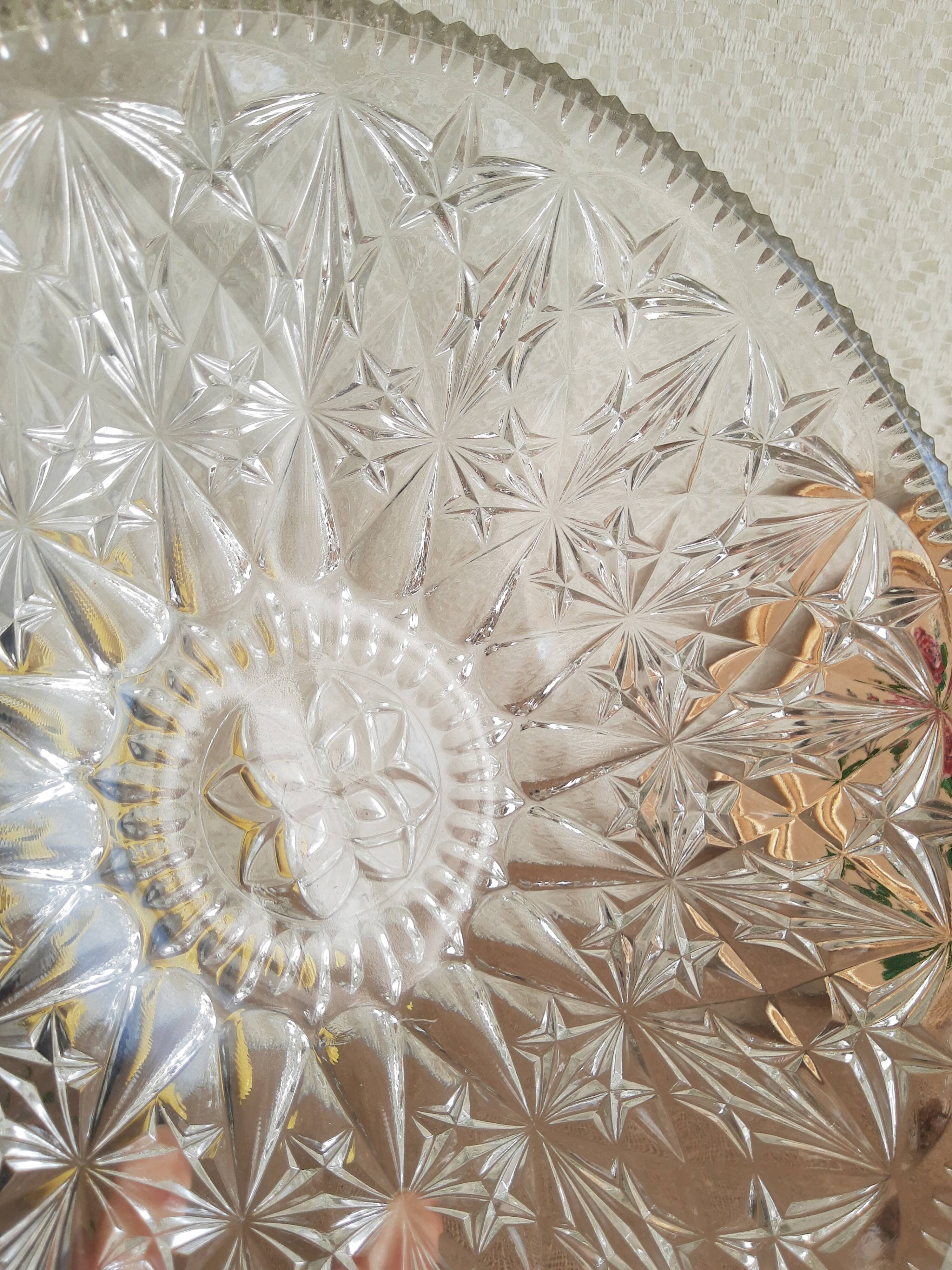 Large chiseled glass fruit cup