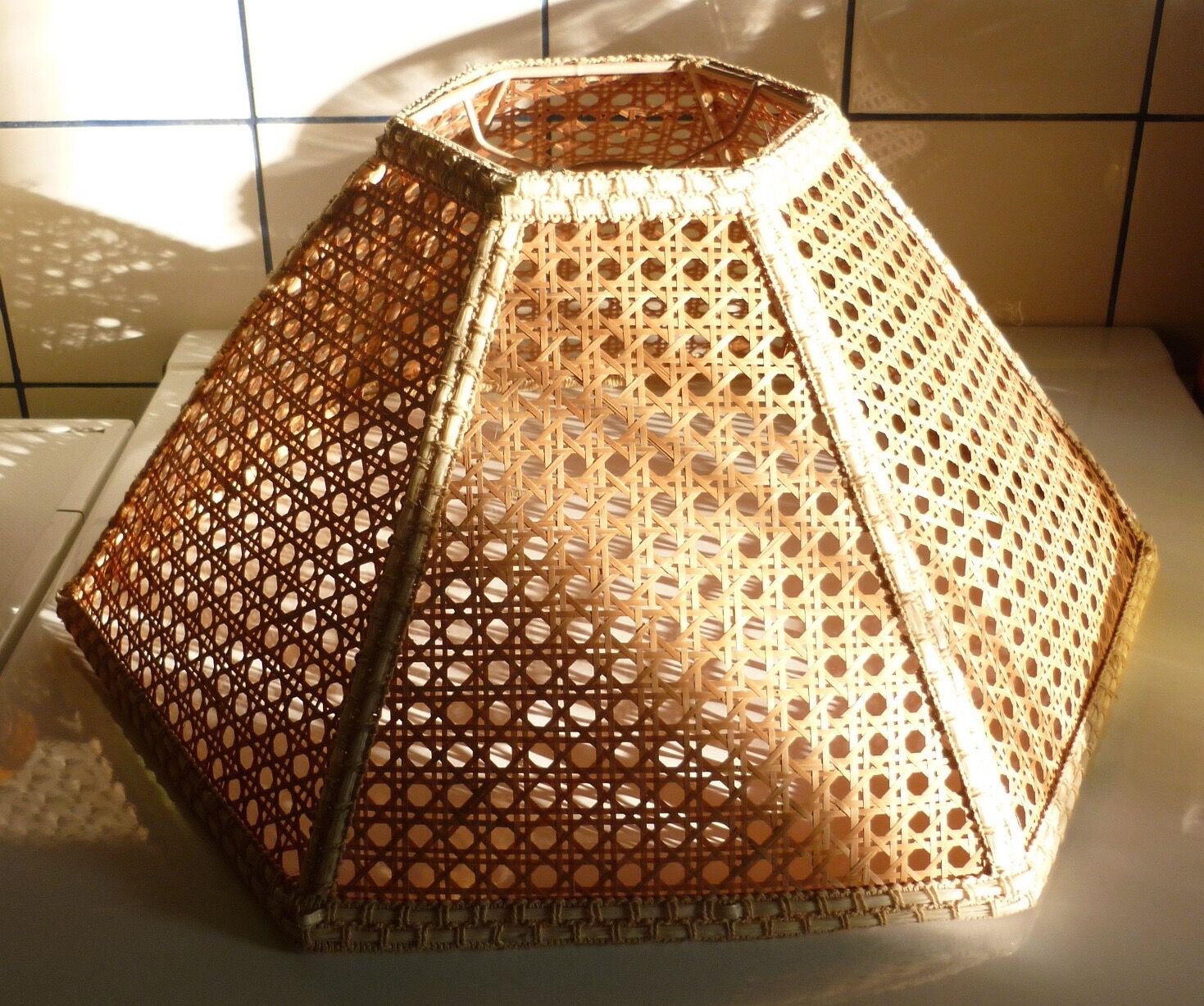 Abat-jour hexagone en cannage, années 60