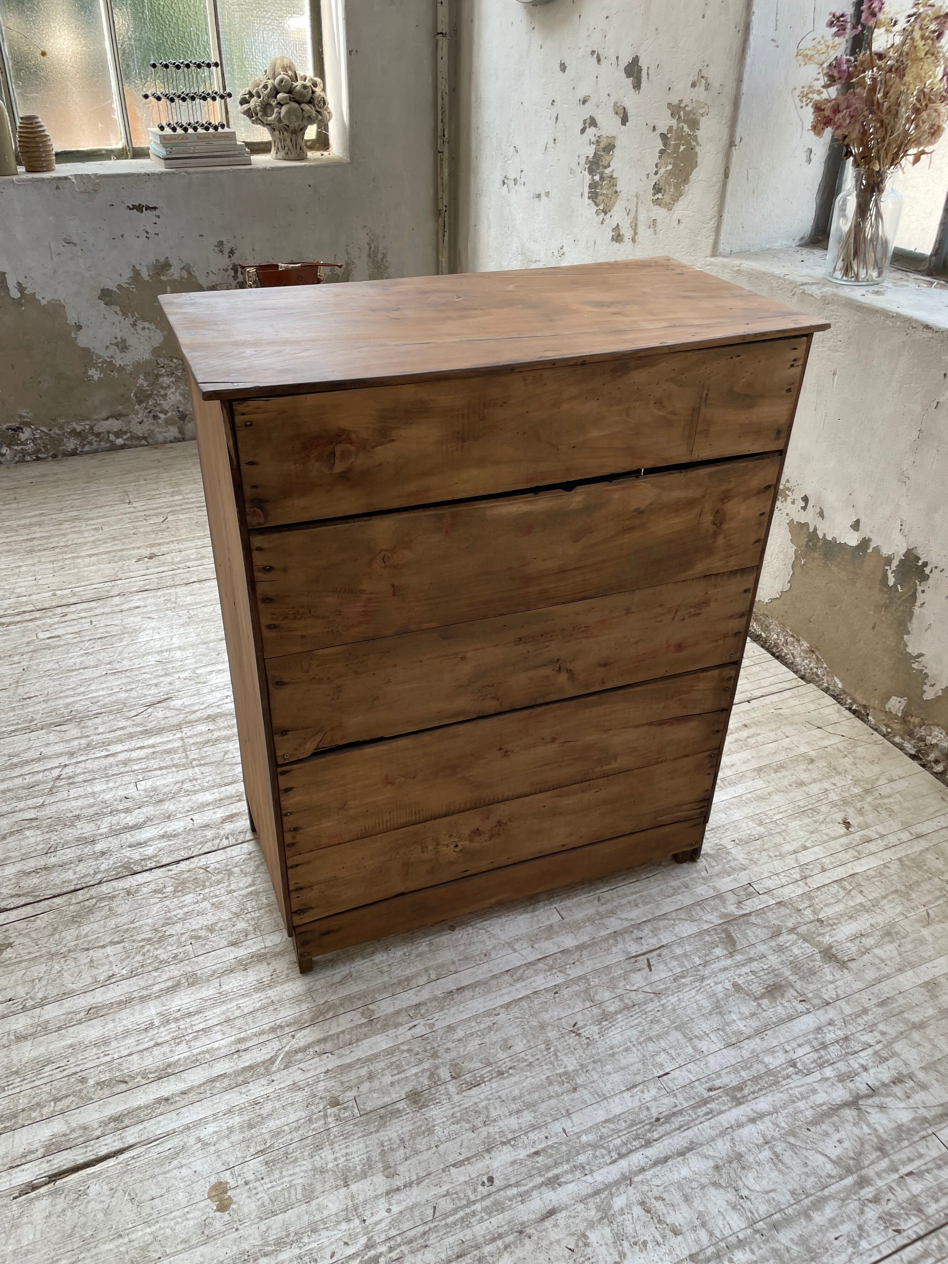 Buffet in oak and pine wood