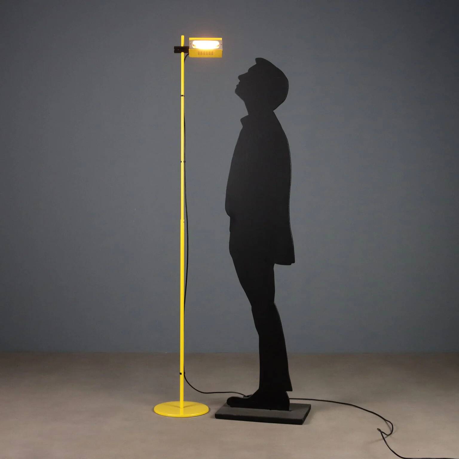Vintage floor lamp in metal and aluminium, Italy, 1980s.
