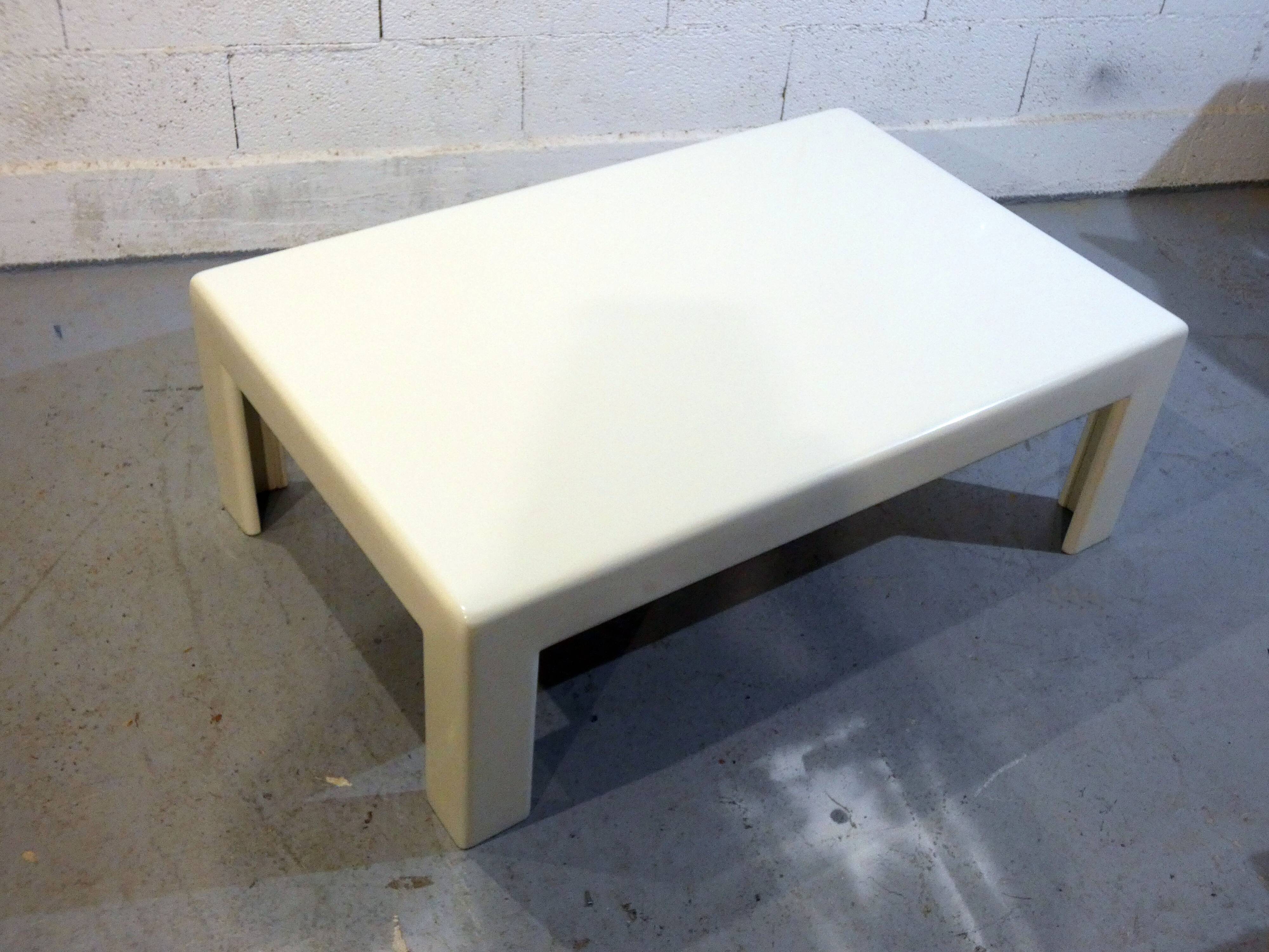 Laqué wooden coffee table