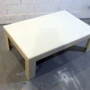 Table basse en bois laqué