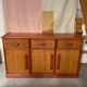 Buffet en bois ornement en rotin