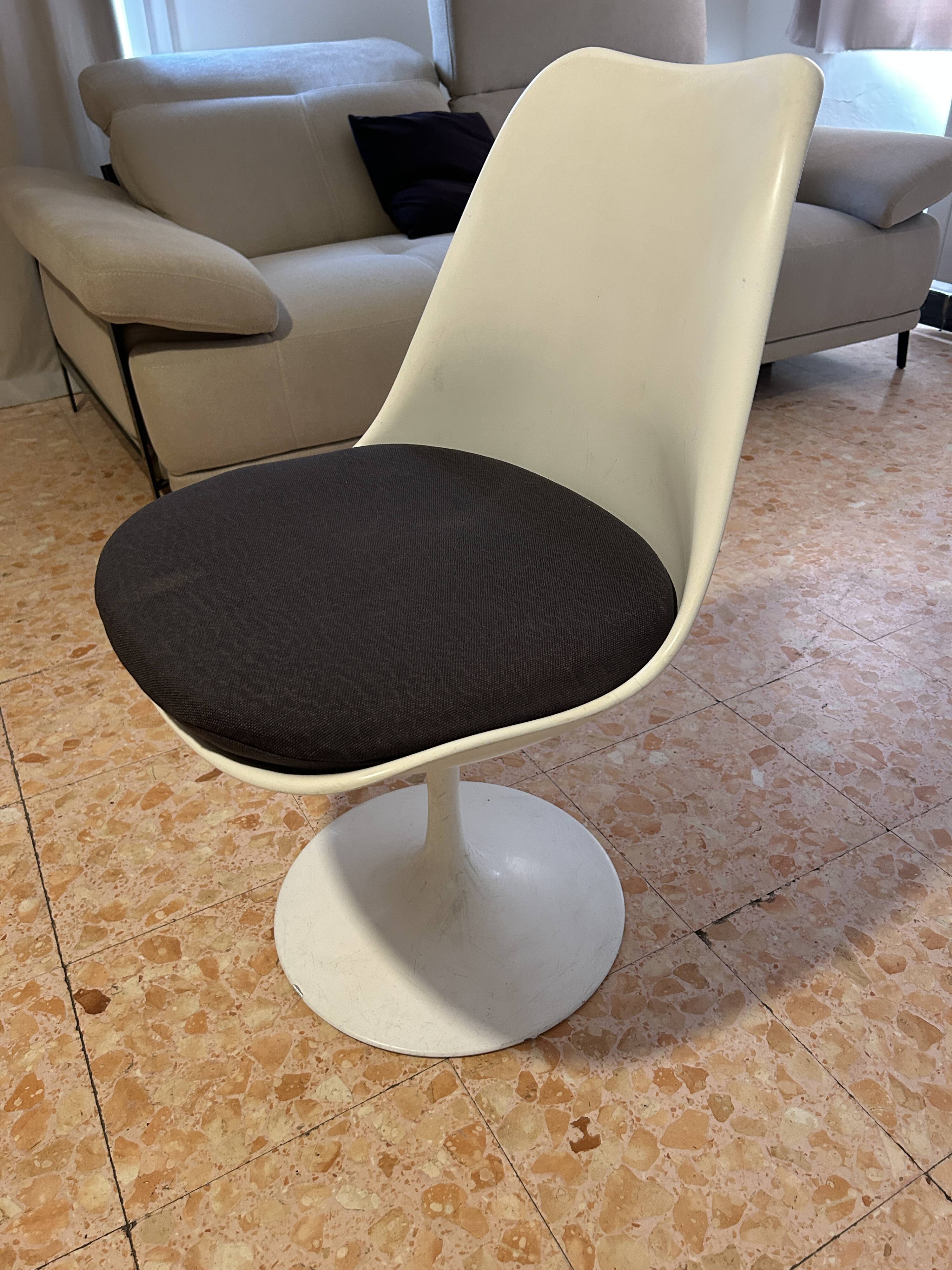 Saarinen chair