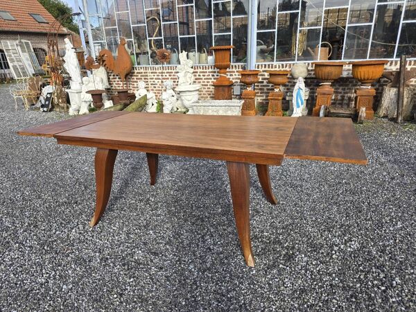 Table style art deco avec des allonges