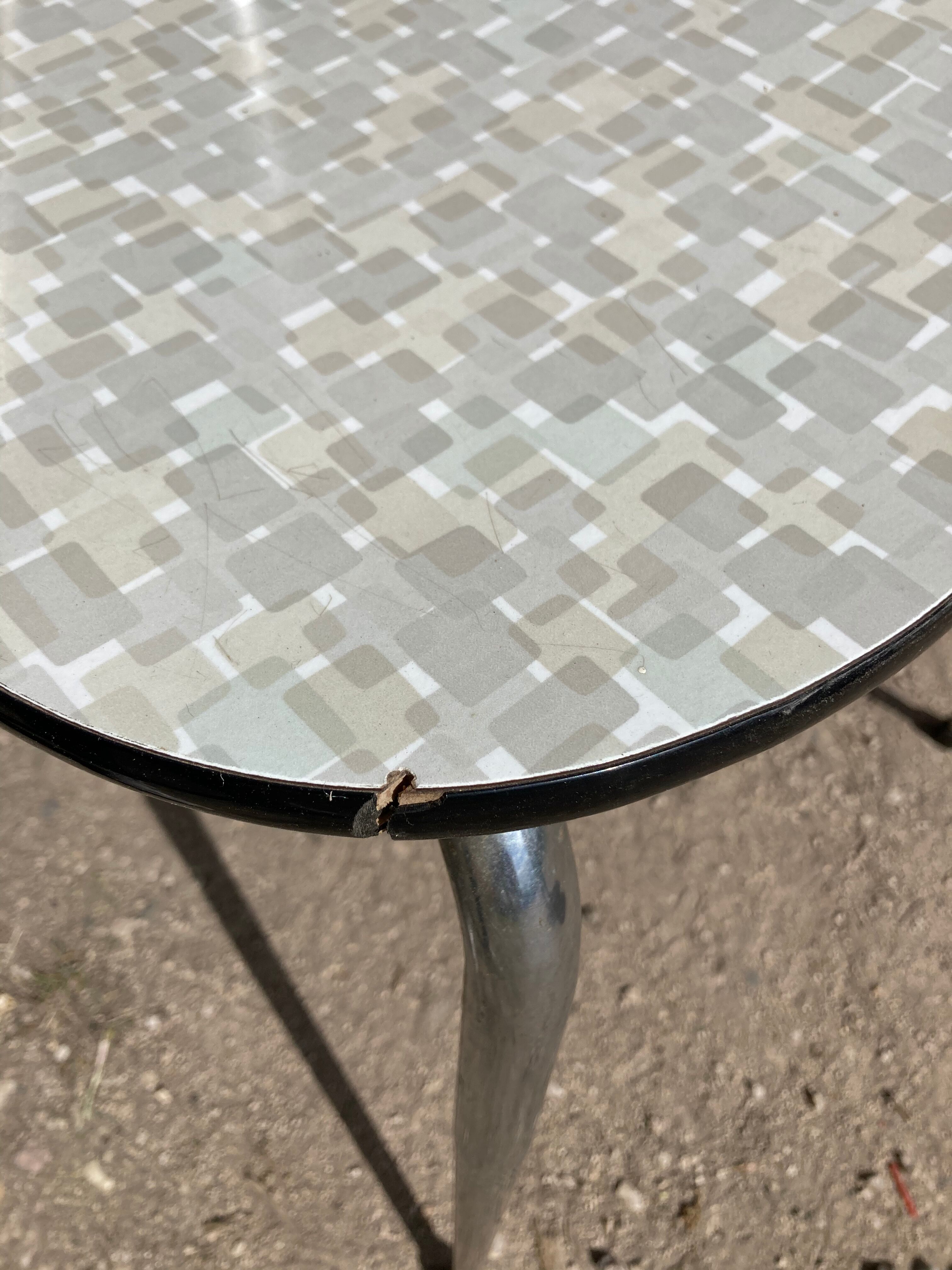 Series of 4 chairs in formica