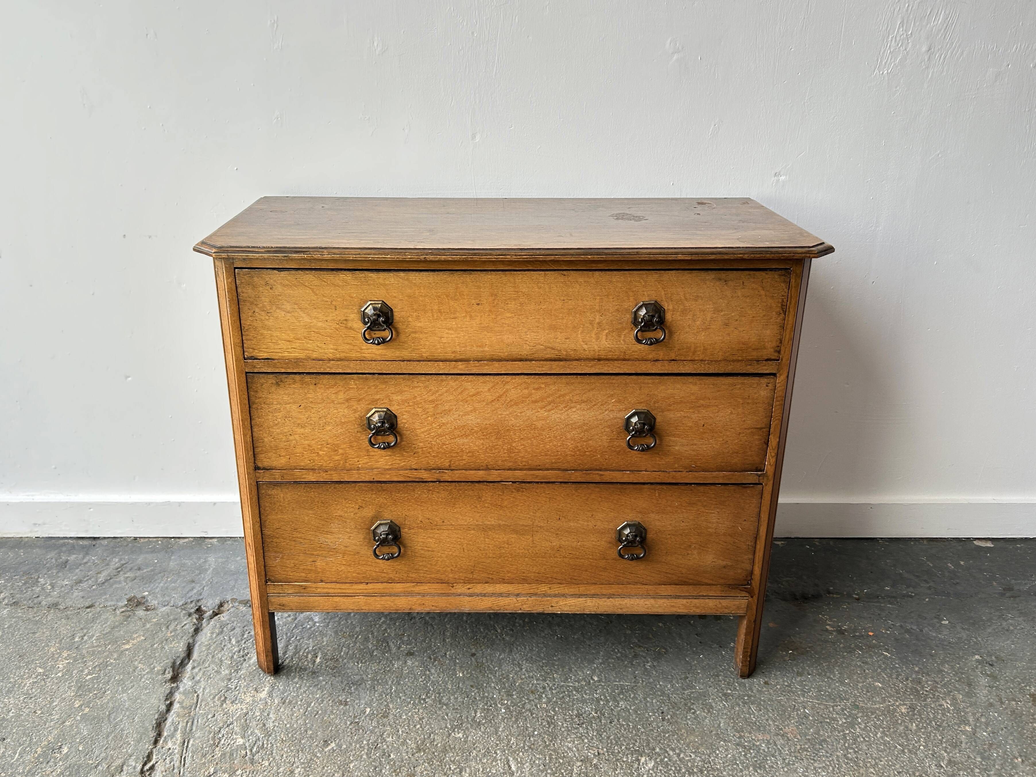 1940s vintage small Georgian style oak chest of drawers