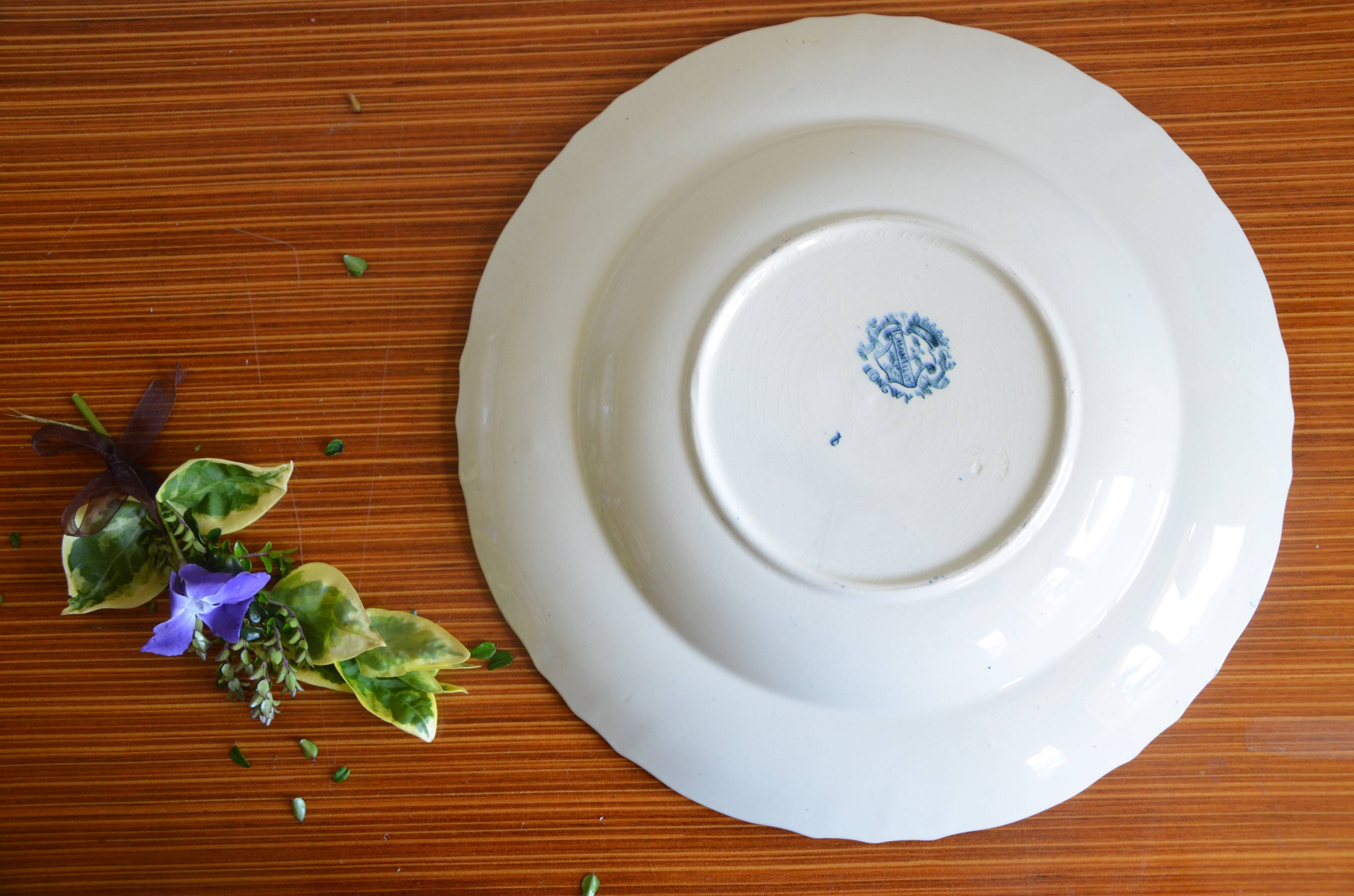 Chantilly hollow dish from the Longwy factory